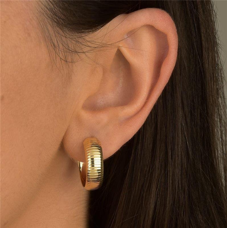 Brinco Meia Argola Trabalhada