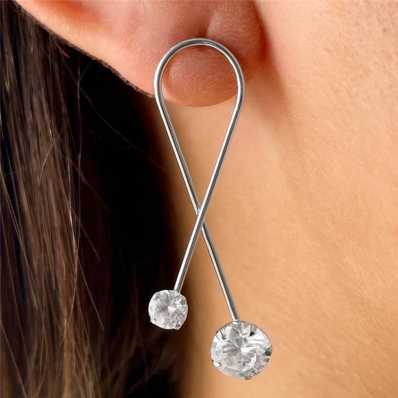 Brinco Prata Leve Duas Zircônias na Ponta