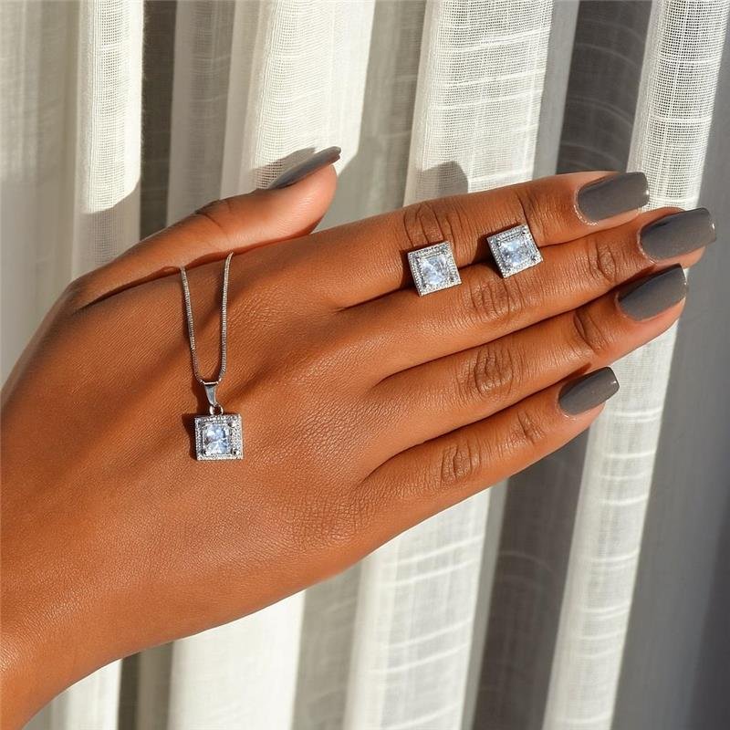 Conjunto Prata Leve Quadrado Cravejado