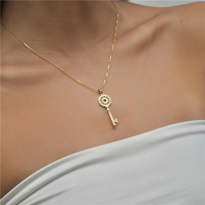 Colar Chave Cravejada