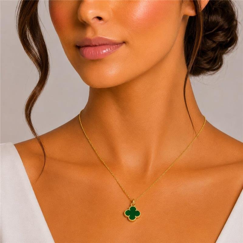Colar Trevo Inspiração Esmeralda Delicado