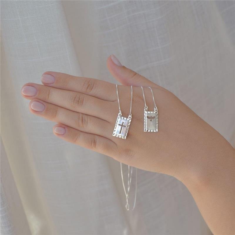 Colar Escapulário Prata Leve Espírito Santo e Cruz