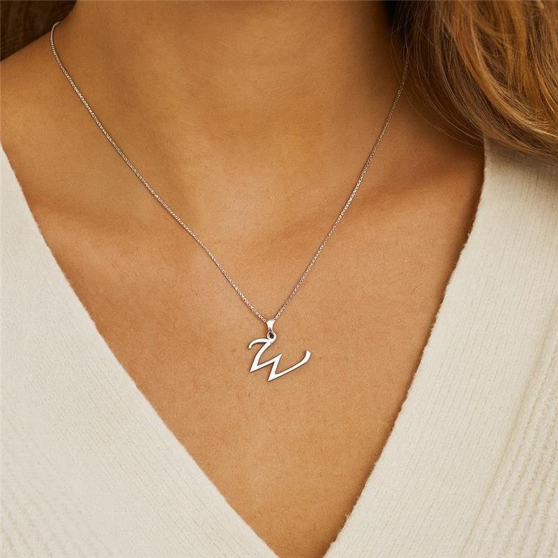 Colar Prata Leve Pingente letra W