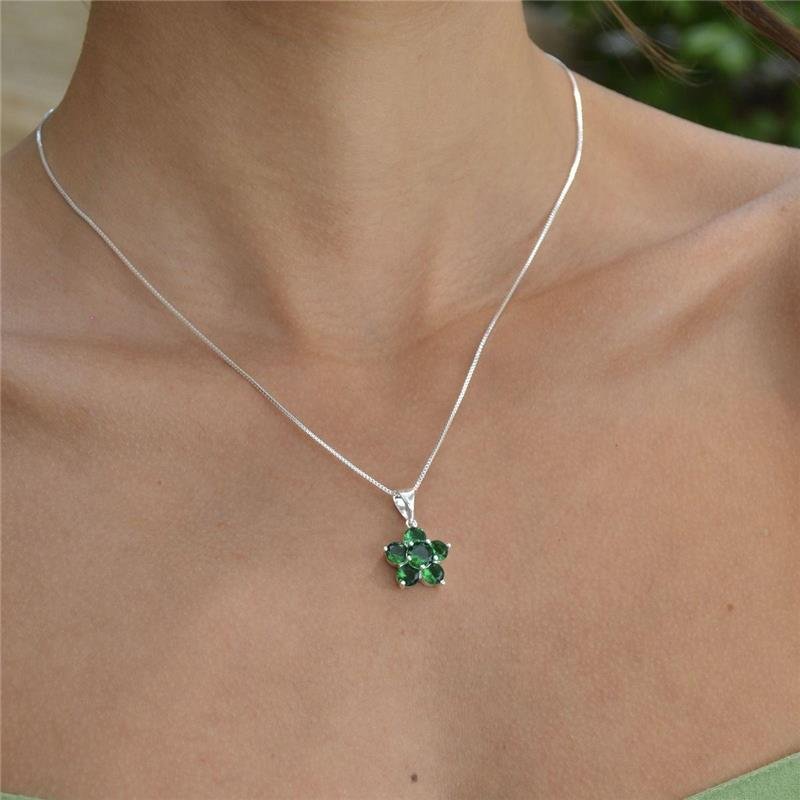 Colar Prata Leve Flor de Zircônias Verdes