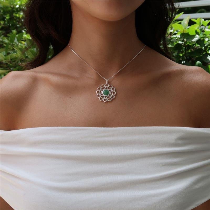 Colar Prata Leve Quartzo Verde Chakra Cardíaco
