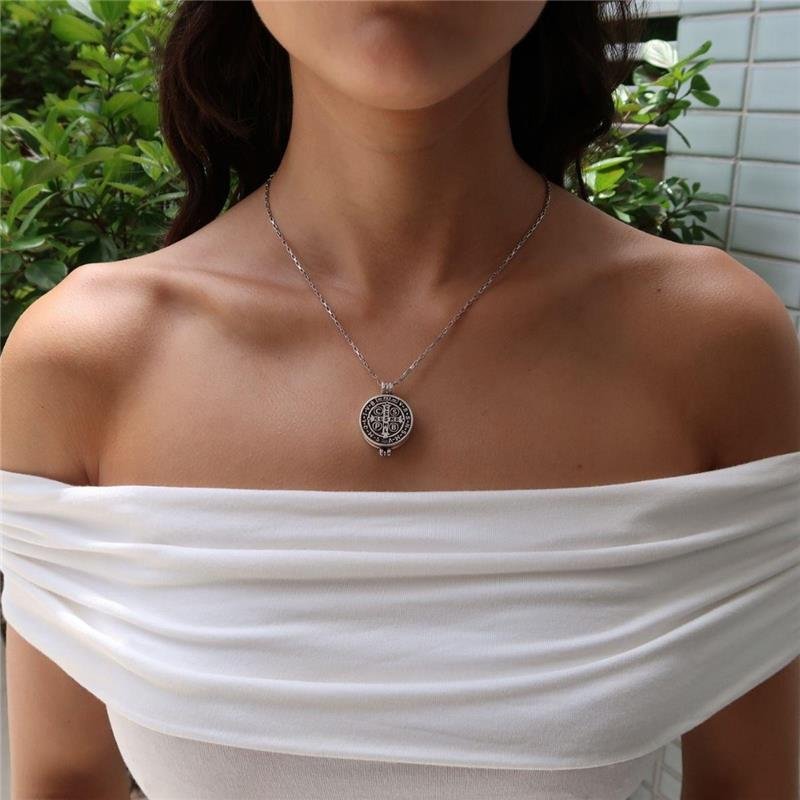 Colar Envelhecido Opalina Relicário São Bento