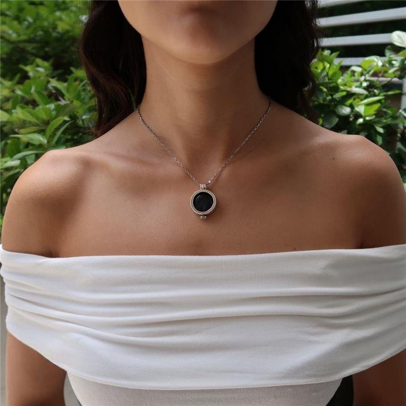 Colar Envelhecido Ágata Negra Relicário São Bento