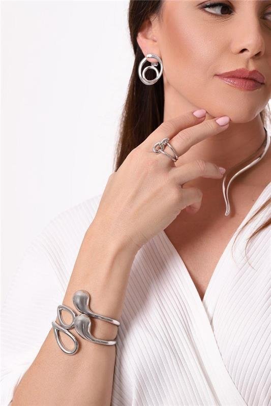 Colar Arco Contorno Fluido