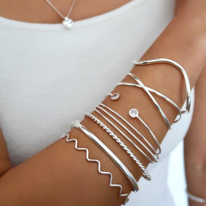 Bracelete Prata Leve Arco Liso e Espelhado